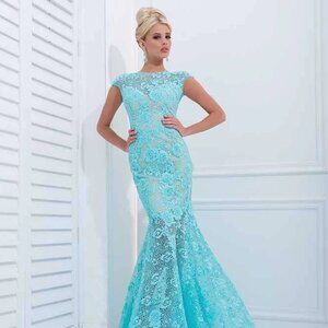 Tony Bowls TBE11405 Aqua Dress – Stunning Fitted Gown with Elegant Train